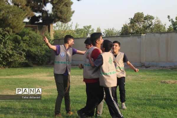 مسابقات طناب‌کشی در اردوی یاورمربیان سازمان دانش‌آموزی شهرستان‌های تهران