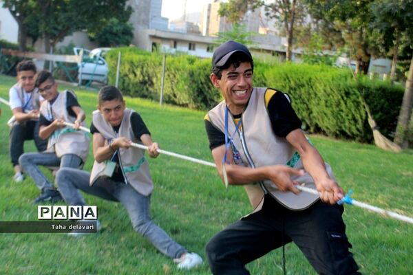 مسابقات طناب‌کشی در اردوی یاورمربیان سازمان دانش‌آموزی شهرستان‌های تهران