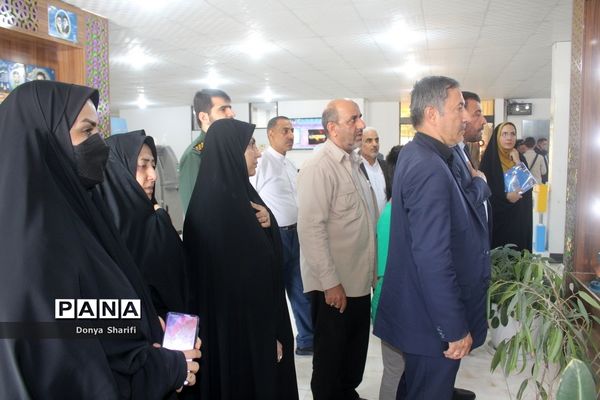 نشست دانش‌آموزان تراز انقلاب اسلامی با مادر شهید والا مقام آرمان علی‌وردی در بوشهر