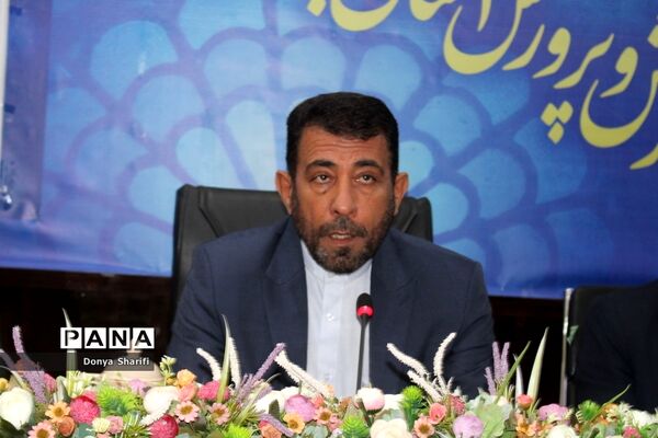 نشست دانش‌آموزان تراز انقلاب اسلامی با مادر شهید والا مقام آرمان علی‌وردی در بوشهر