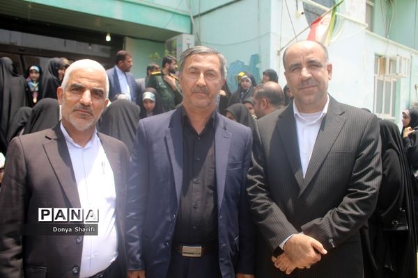 نشست دانش‌آموزان تراز انقلاب اسلامی با مادر شهید والا مقام آرمان علی‌وردی در بوشهر