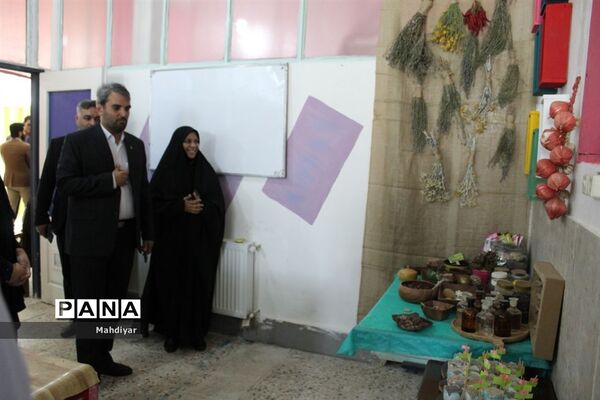 بازدید مدیرکل آموزش و پرورش شهرستان‌های استان تهران  از پژوهش‌سرای دانش‌آموزی منطقه جوادآباد