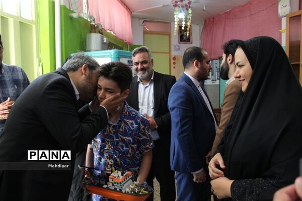 بازدید مدیرکل آموزش و پرورش شهرستان‌های استان تهران  از پژوهش‌سرای دانش‌آموزی منطقه جوادآباد
