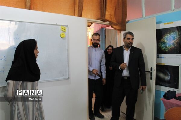 بازدید مدیرکل آموزش و پرورش شهرستان‌های استان تهران  از پژوهش‌سرای دانش‌آموزی منطقه جوادآباد