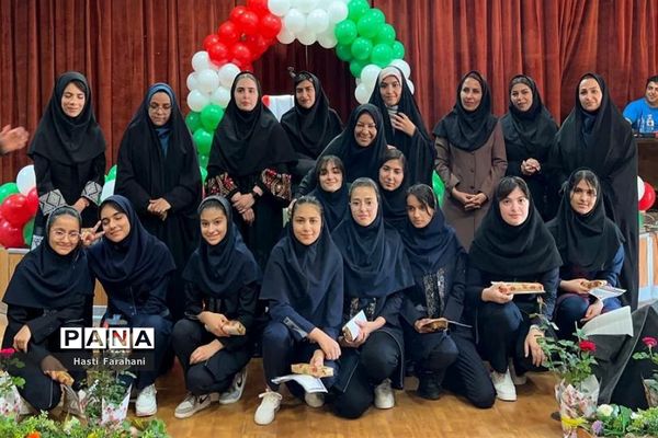 مراسم تجلیل و تقدیر از مربیان مدرسه حدیث مهر شهرستان قرچک