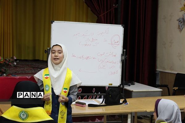 بازدیدمعاون فعالیت‌های دانش‌آموزی سازمان دانش‌آموزی کشور از پایگاه های اوقات فراغت سازمان دانش آموزی استان اصفهان