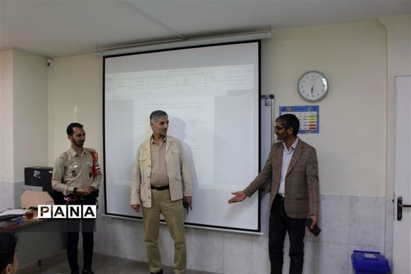 بازدیدمعاون فعالیت‌های دانش‌آموزی سازمان دانش‌آموزی کشور از پایگاه های اوقات فراغت سازمان دانش آموزی استان اصفهان