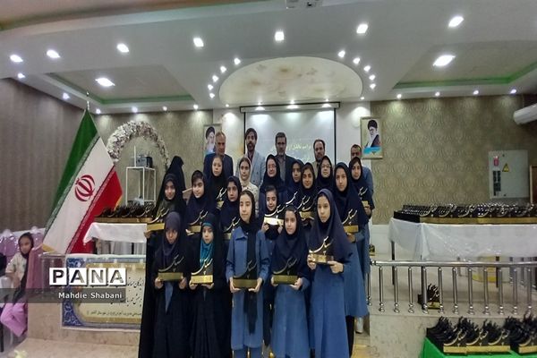 مراسم تجلیل از برگزیدگان دانش‌آموزان مقطع ابتدایی دختر کاشمر
