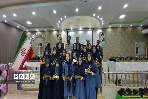 مراسم تجلیل از برگزیدگان دانش‌آموزان مقطع ابتدایی دختر کاشمر