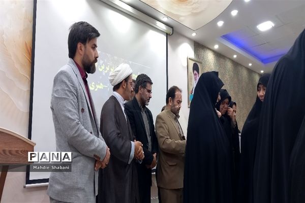 مراسم تجلیل از برگزیدگان دانش‌آموزان مقطع ابتدایی دختر کاشمر