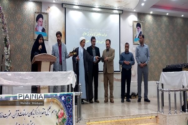 مراسم تجلیل از برگزیدگان دانش‌آموزان مقطع ابتدایی دختر کاشمر