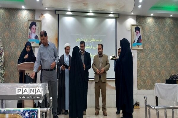 مراسم تجلیل از برگزیدگان دانش‌آموزان مقطع ابتدایی دختر کاشمر