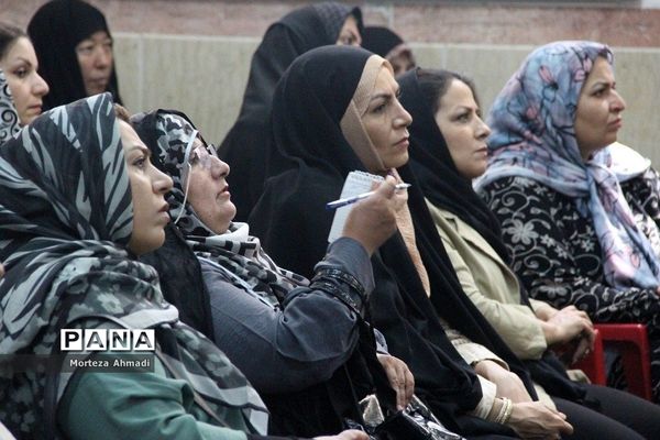 همایش یک روز با هدایت تحصیلی در مدارس متوسطه اول