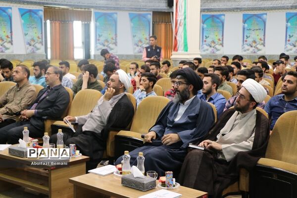 دوره توانمندسازی دست‌اندرکاران کنگره دانشجومعلمان شهید کشور در قم