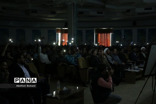 دوره توانمندسازی دست‌اندرکاران کنگره دانشجومعلمان شهید کشور در قم