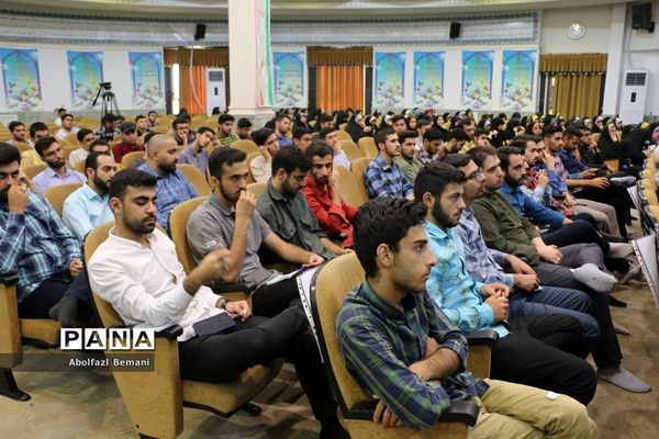 دوره توانمندسازی دست‌اندرکاران کنگره دانشجومعلمان شهید کشور در قم