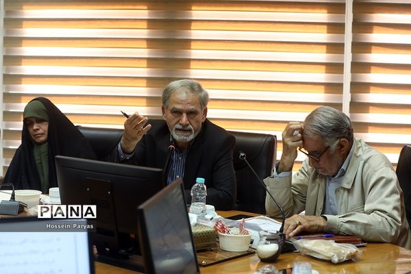 دیدار جمعی از خیرین سلامت کشور با وزیر آموزش و پرورش