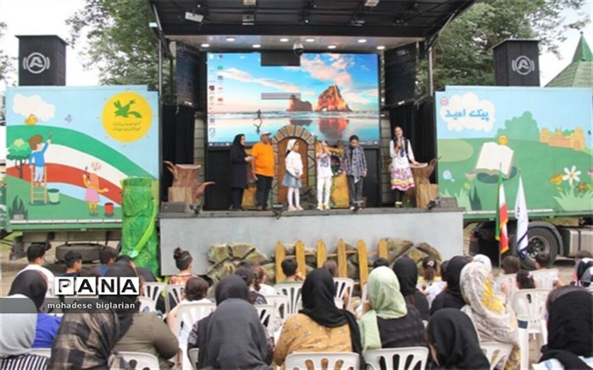 برگزاری تماشاخانه سیار کانون پرورش فکری کودکان و نوجوانان در معبد آناهیتا شهرستان کنگاور