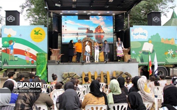 برگزاری تماشاخانه سیار کانون پرورش فکری کودکان و نوجوانان در معبد آناهیتا شهرستان کنگاور