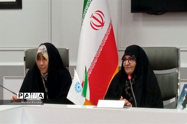 نشست نقد و بررسی کتاب «صبورانه» در قم