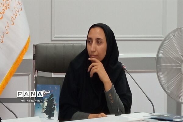نشست نقد و بررسی کتاب «صبورانه» در قم
