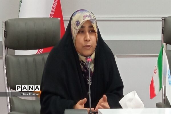 نشست نقد و بررسی کتاب «صبورانه» در قم