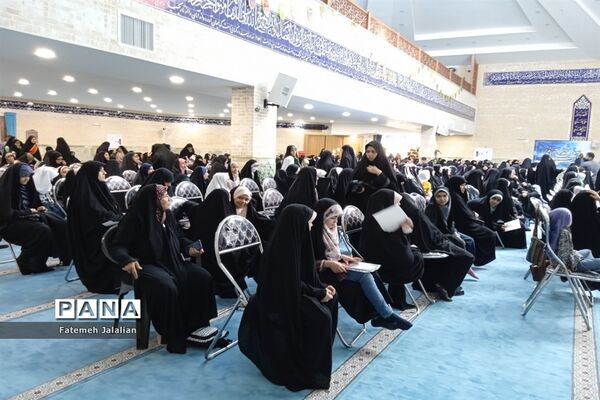 تقدیر از برگزیدگان مسابقات قرآن، عترت و نماز ناحیه چهار قم