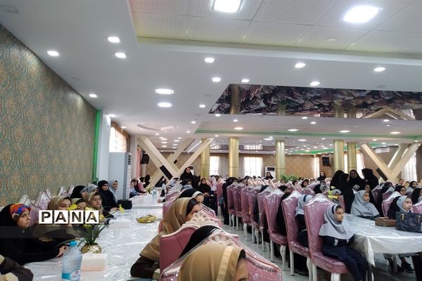 مراسم تجلیل وتقدیر از برگزیدگان مسابقات قرآن، عترت و نماز و فرهنگی هنری دانش‌آموزان دختر مقطع ابتدایی کاشمر