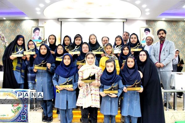 مراسم تجلیل وتقدیر از برگزیدگان مسابقات قرآن، عترت و نماز و فرهنگی هنری دانش‌آموزان دختر مقطع ابتدایی کاشمر