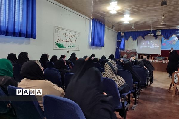 آیین تجلیل از منتخبین مسابقات قرآن، عترت و نماز در قائمشهر