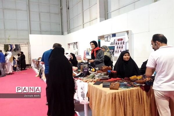 حضور پرشور دانش‌آموزان و بانوان فرهنگی در رویداد سما