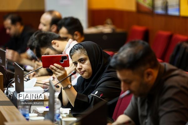 نشست خبری رئیس فدراسیون بسکتبال