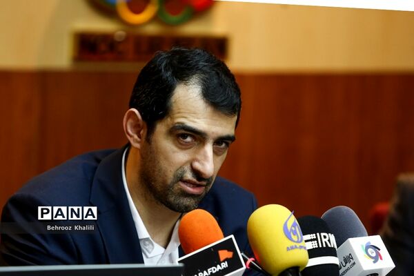 نشست خبری رئیس فدراسیون بسکتبال