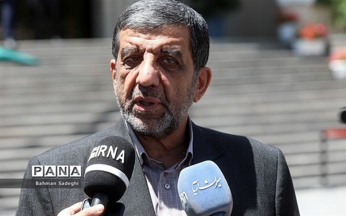 استفاده مردم از خودروی شخصی برای سفر به دلیل گران بودن قیمت بلیت هواپیما است