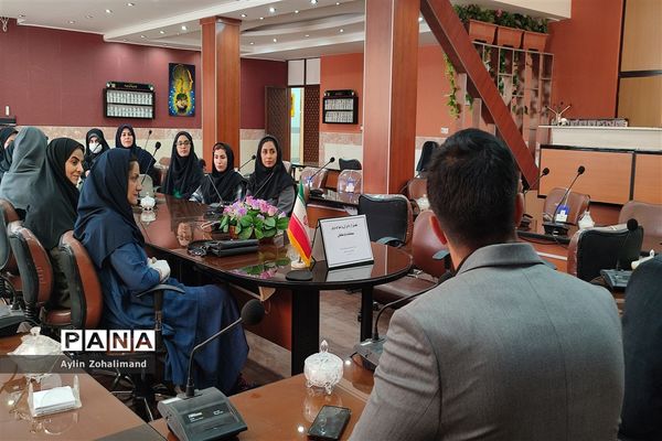 تقدیر از قهرمانان و عوامل اجرایی مسابقات آمادگی جسمانی بانوان ادارات شهرستان رباط کریم