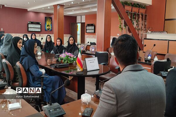 تقدیر از قهرمانان و عوامل اجرایی مسابقات آمادگی جسمانی بانوان ادارات شهرستان رباط کریم