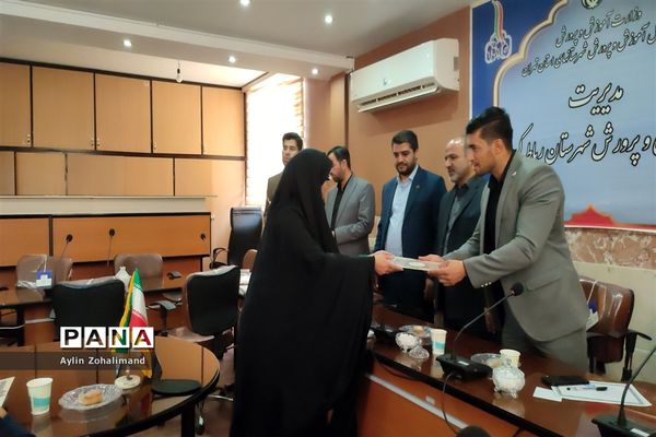 تقدیر از قهرمانان و عوامل اجرایی مسابقات آمادگی جسمانی بانوان ادارات شهرستان رباط کریم