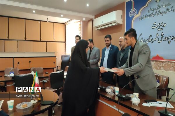 تقدیر از قهرمانان و عوامل اجرایی مسابقات آمادگی جسمانی بانوان ادارات شهرستان رباط کریم