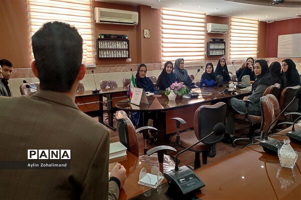 تقدیر از قهرمانان و عوامل اجرایی مسابقات آمادگی جسمانی بانوان ادارات شهرستان رباط کریم