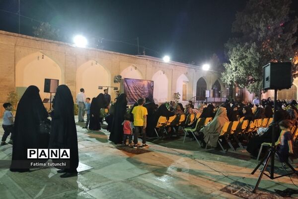 آیین سیاه‌پوشان و تربت‌خوران در حرم مطهر حضرت علی بن حمزه(ع)