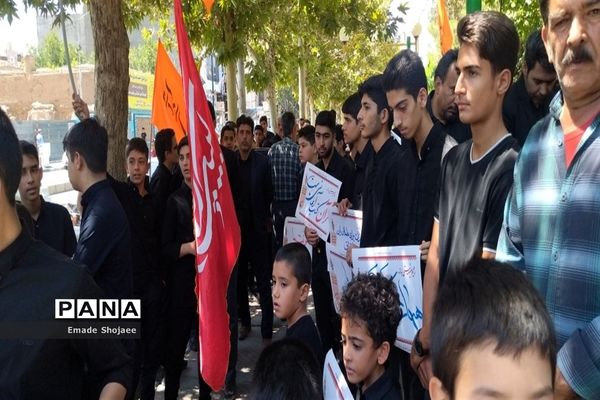 اجتماع دانش‌آموزی عاشقان قرآن در کاشمر