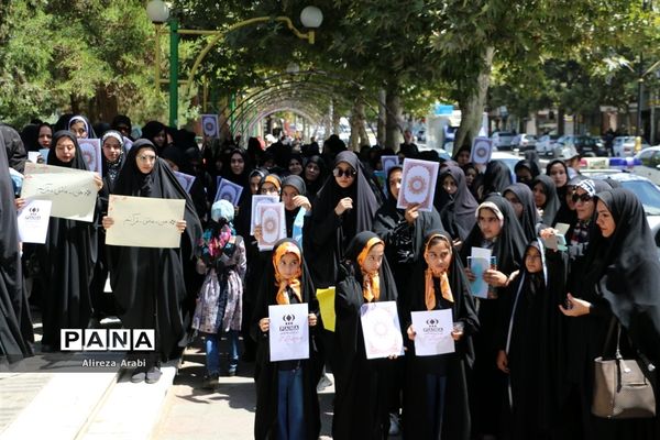 اجتماع دانش‌آموزی عاشقان قرآن در کاشمر