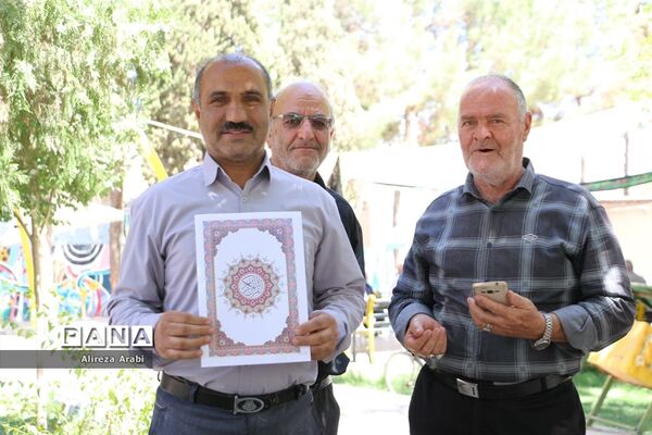 اجتماع دانش‌آموزی عاشقان قرآن در کاشمر