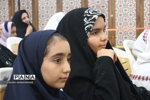 آیین تجلیل از دانش‌آموزان و فرهنگیان برگزیده مسابقات قرآنی و فرهنگی هنری بهارستان‌۲