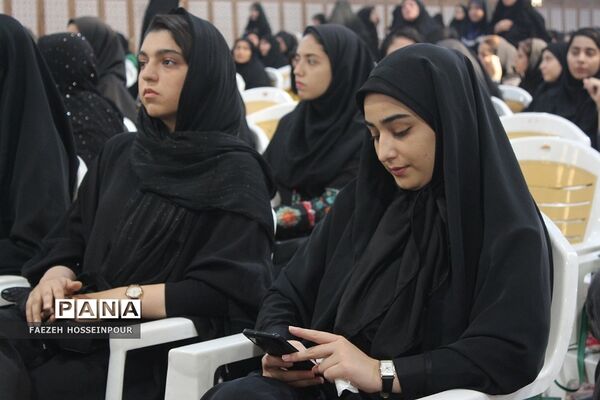 آیین تجلیل از دانش‌آموزان و فرهنگیان برگزیده مسابقات قرآنی و فرهنگی هنری بهارستان‌۲