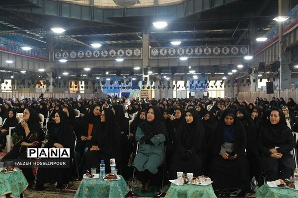 آیین تجلیل از دانش‌آموزان و فرهنگیان برگزیده مسابقات قرآنی و فرهنگی هنری بهارستان‌۲