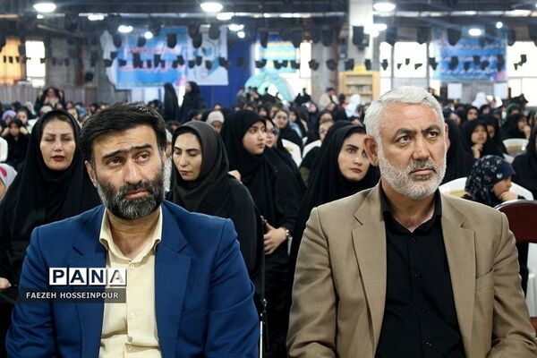 آیین تجلیل از دانش‌آموزان و فرهنگیان برگزیده مسابقات قرآنی و فرهنگی هنری بهارستان‌۲