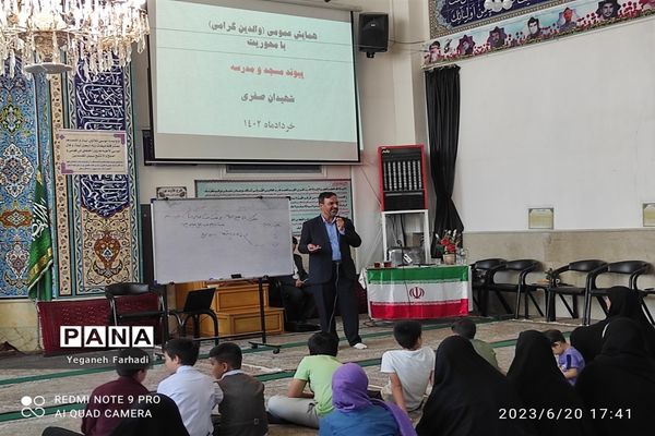 طرح پیوند مدرسه و مسجد با حضور رئیس آموزش و پرورش ناحیه ۵