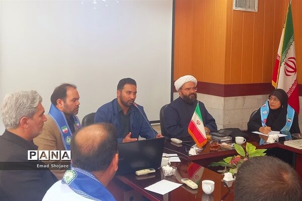 جلسه هم‌اندیشی شورای دانش‌آموزی با نماینده کاشمر