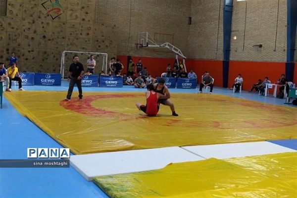 مرحله فینال رقابت‌های کشتی آزاد و فرنگی دانش‌آموزان خراسان شمالی